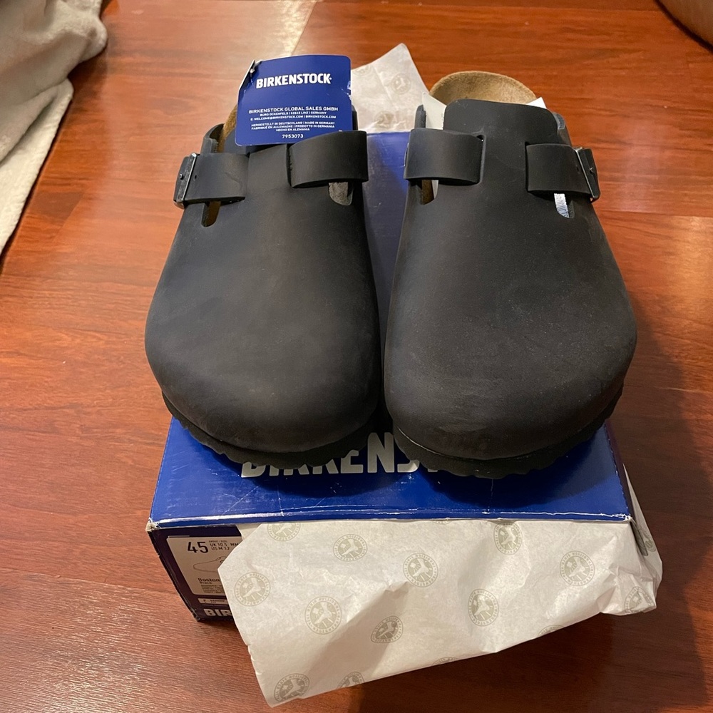 Black leather men’s Birkenstocks